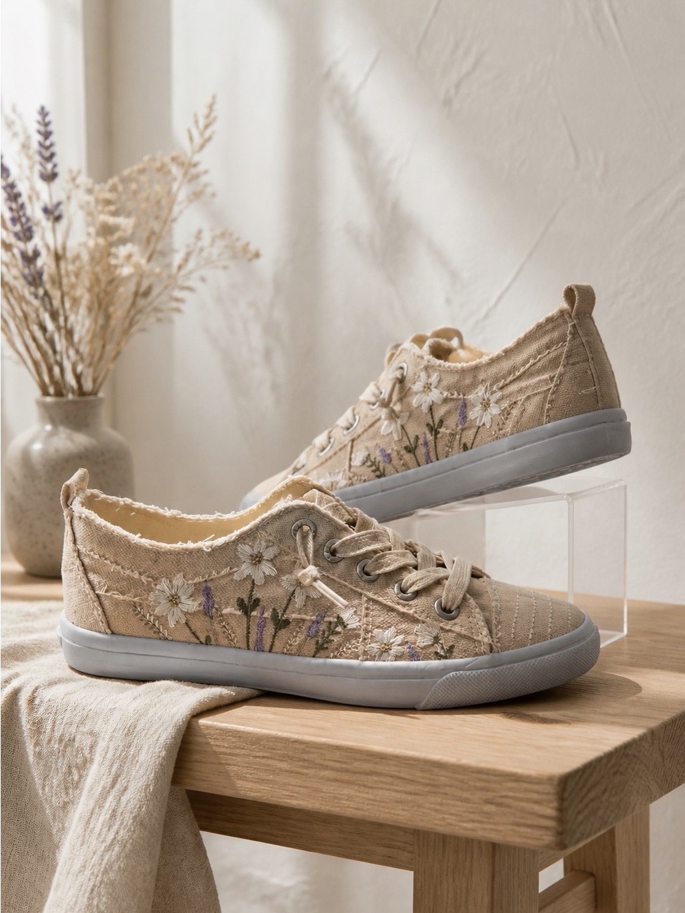 Blowfish Malibu NWOB Sadie Sun Sneakers with Multicolor Floral Embroidery in 8.5